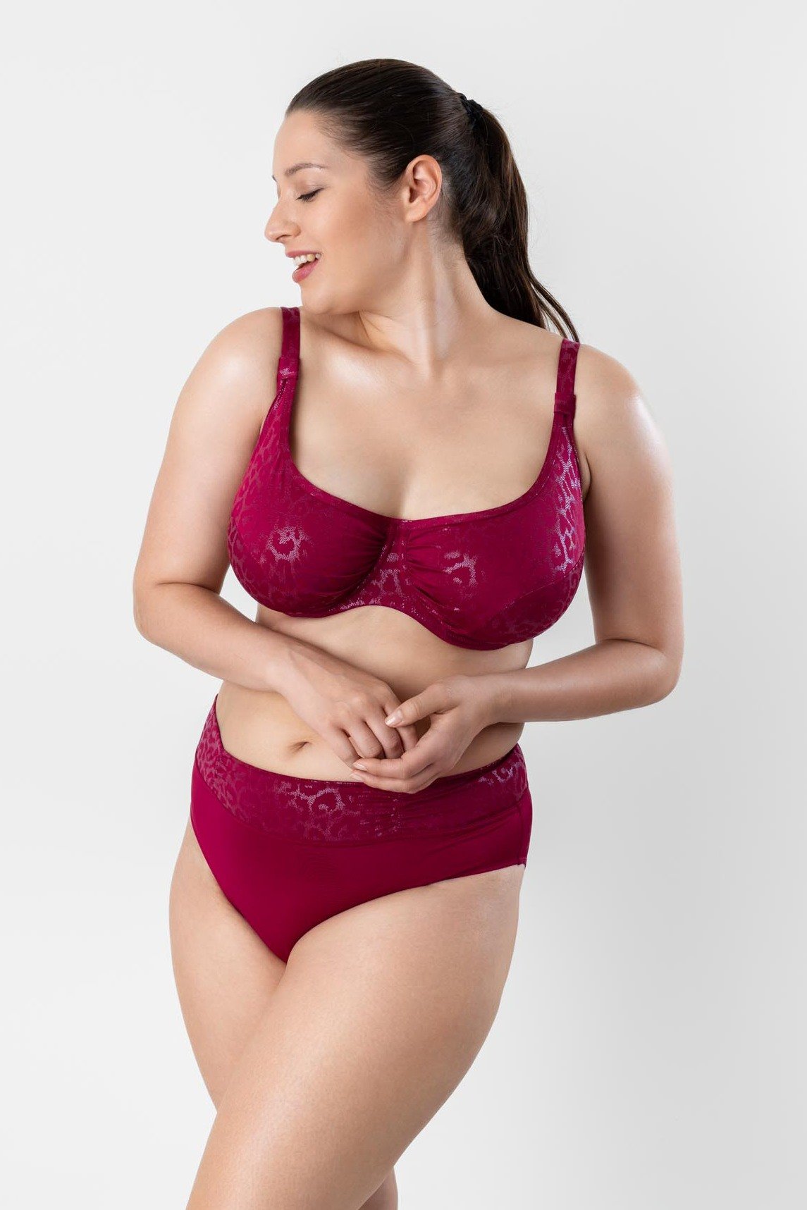 Dvojdielne plavky so zdobenou podprsenkou