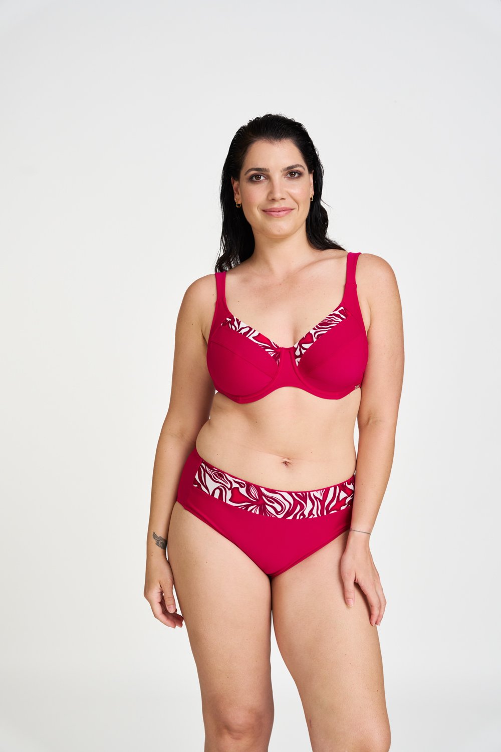 Dvojdielne plavky s vyšším stredom