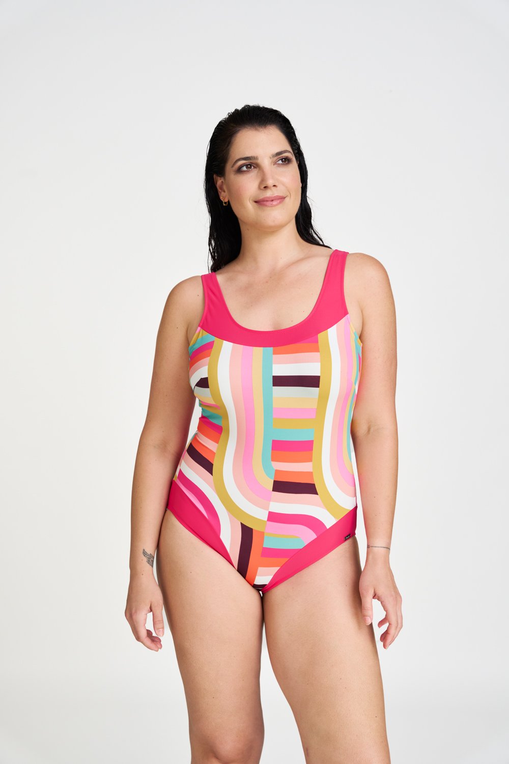 Jednodielne plavky s vykrojeným chrbtom