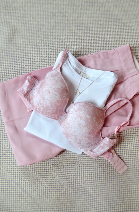Bezešvá podprsenka BeautyBra se skrytými kosticemi Rosary