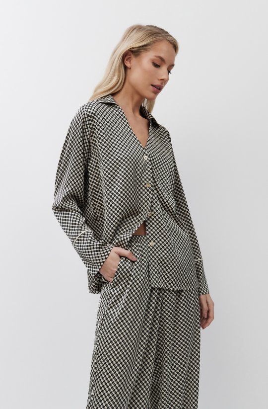 Dámske saténové pyžamo Romie s golierom