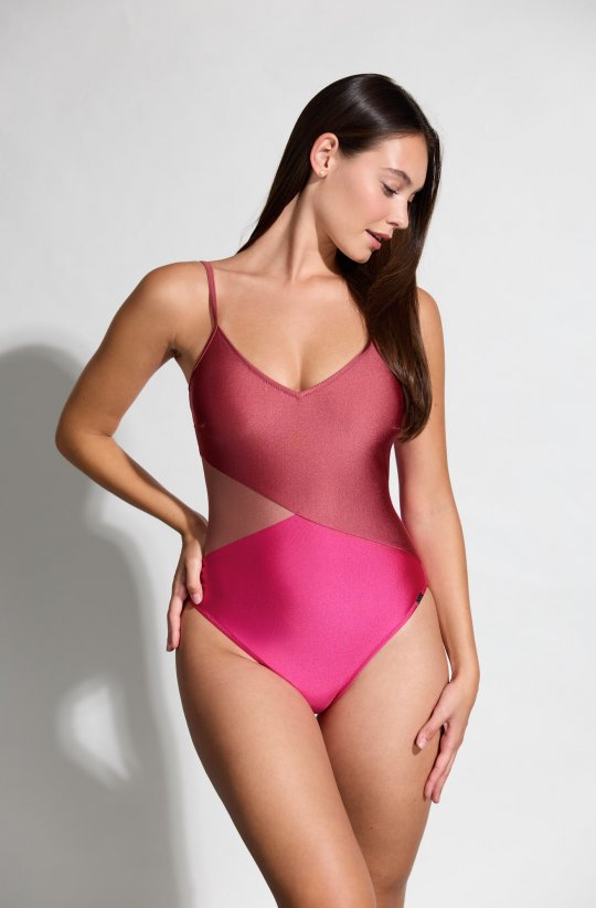 Jednodílné plavky s bočním průsvitem