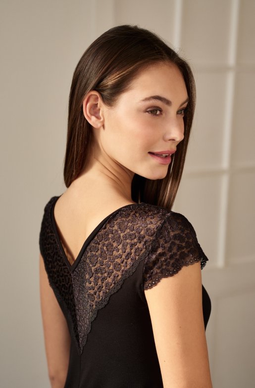 Nočná košeľa Passion s výstrihom na chrbte