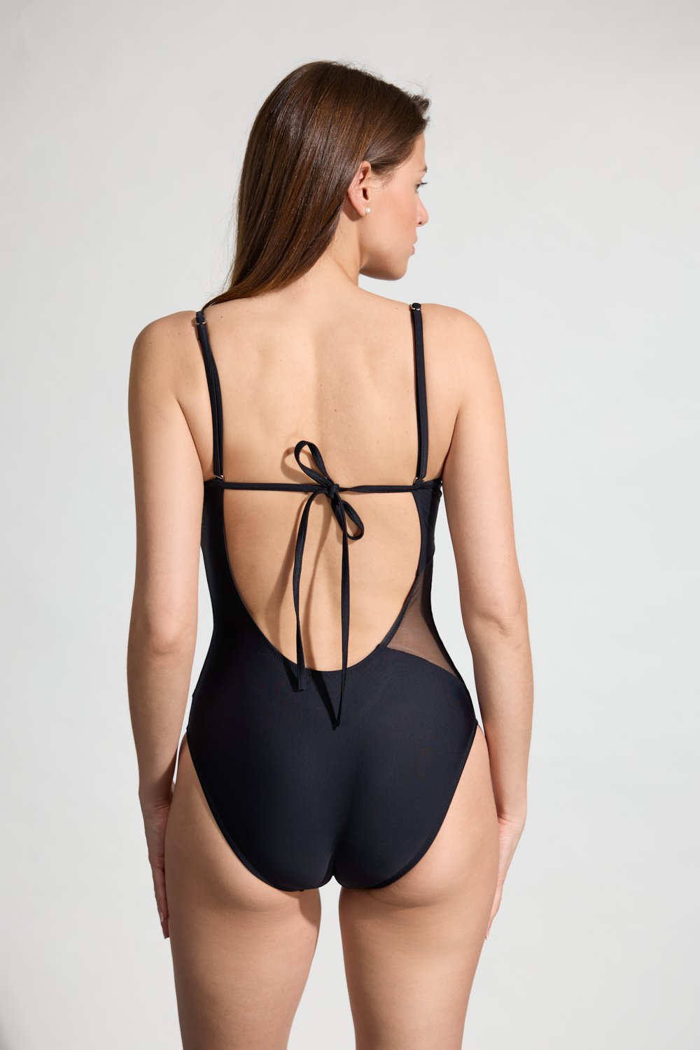 Jednodielne plavky s bočným priesvitom