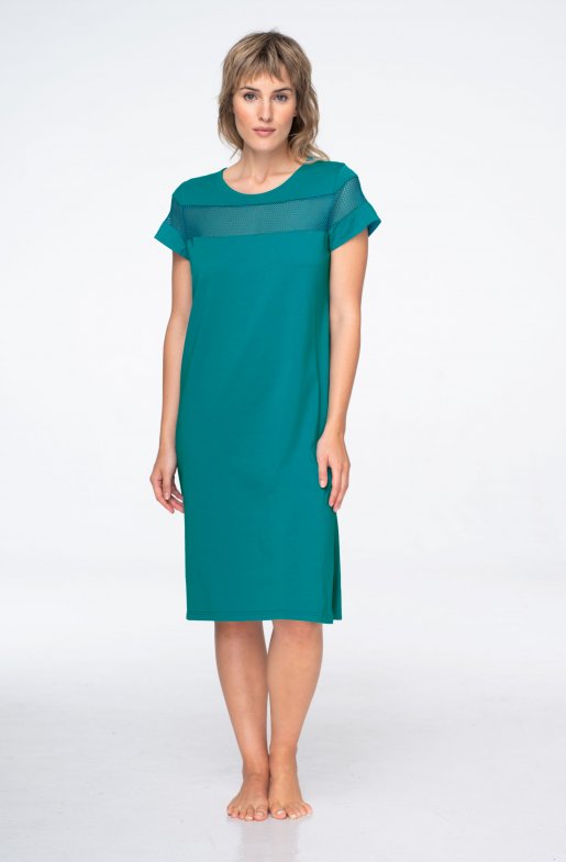 Šaty so sieťovanými detailmi