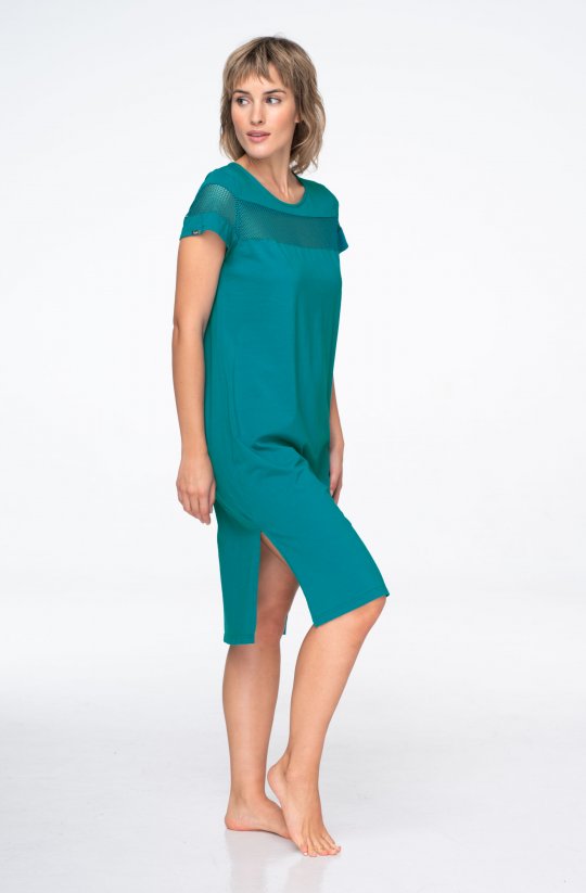 Šaty so sieťovanými detailmi