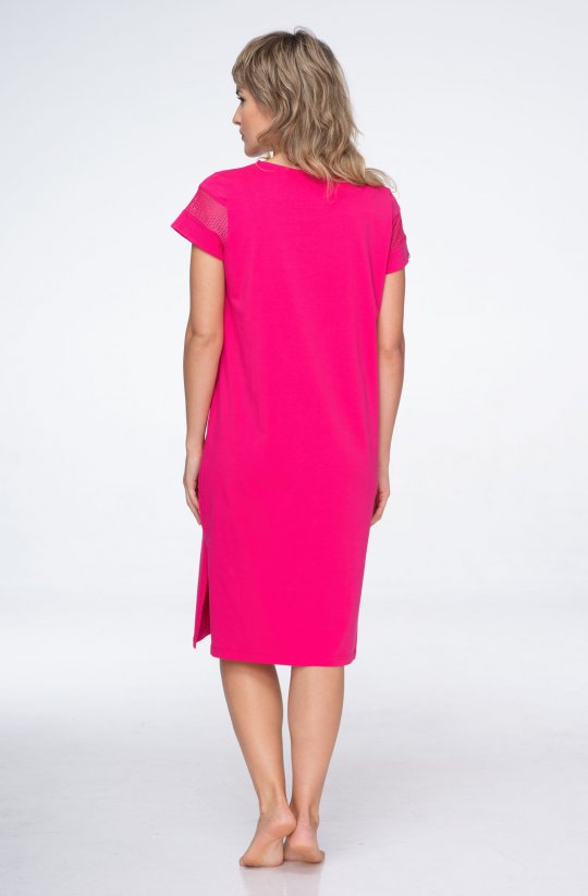 Šaty so sieťovanými detailmi