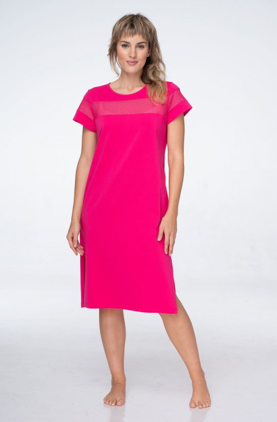 Šaty so sieťovanými detailmi