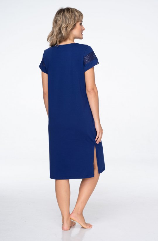 Šaty so sieťovanými detailmi