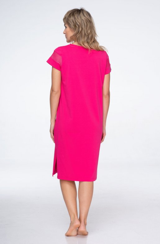 Šaty so sieťovanými detailmi