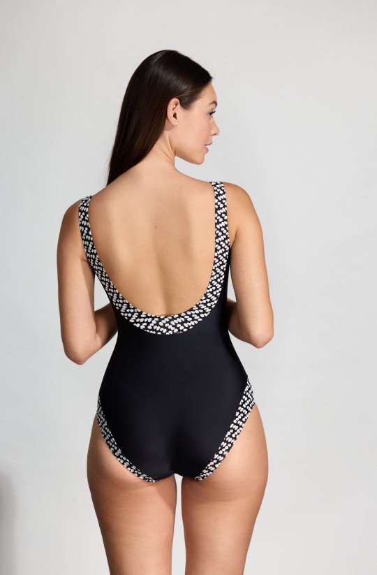 Jednodílné plavky s vykrojenými zády